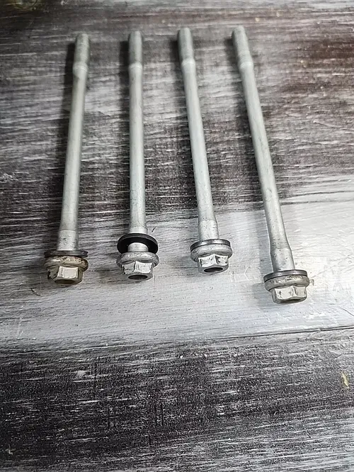 2010 - 2022 Yamaha YZ450F Cylinder Head Bolts 90105-10367-00  90105-10163-00