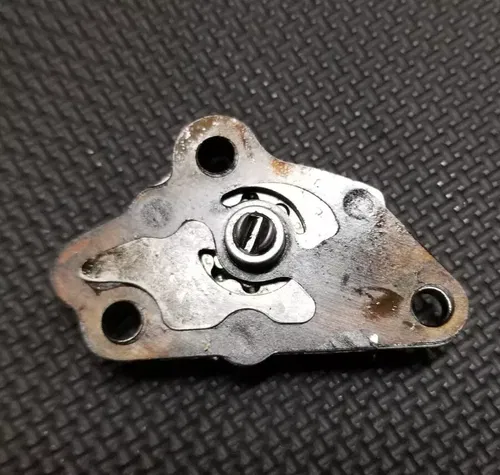 2001 Honda XR70R CRF70F Oil Pump Assemby 15100-GB5-811 (6D)