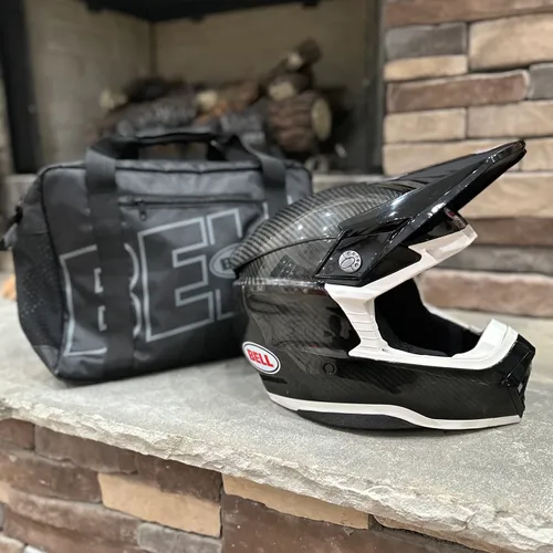 Bell Moto 10 Helmets - Size Large