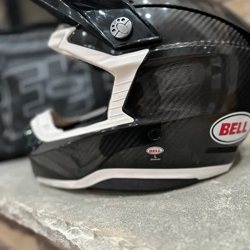 Bell Moto 10 Helmets - Size Large