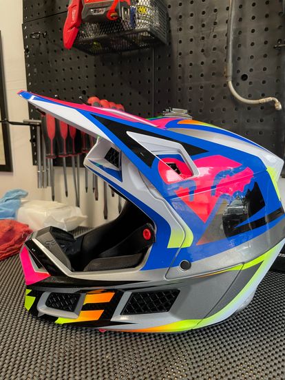 Fox Racing V3 Helmets - Size L