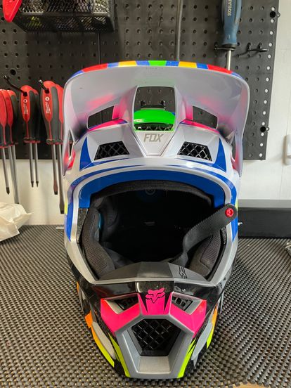 Fox Racing V3 Helmets - Size L
