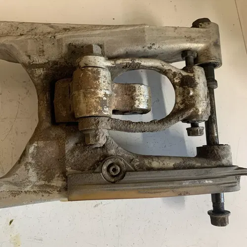 1993 ktm 300 swingarm and shock pivot