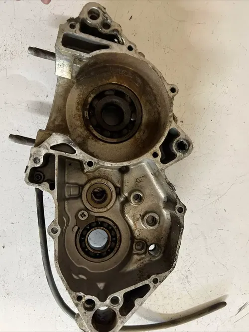 1989 yamaha yz250 left engine case crankcase 2