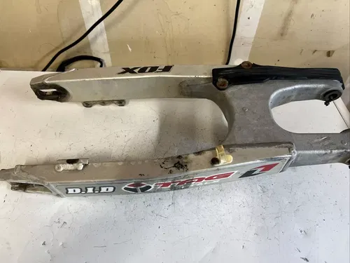 1998 suzuki rm250 swingarm