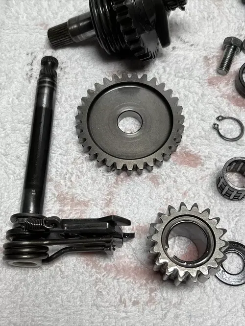 1990 kawasaki kx125 Miscellaneous Engine Case Parts /kick Start Gear/2