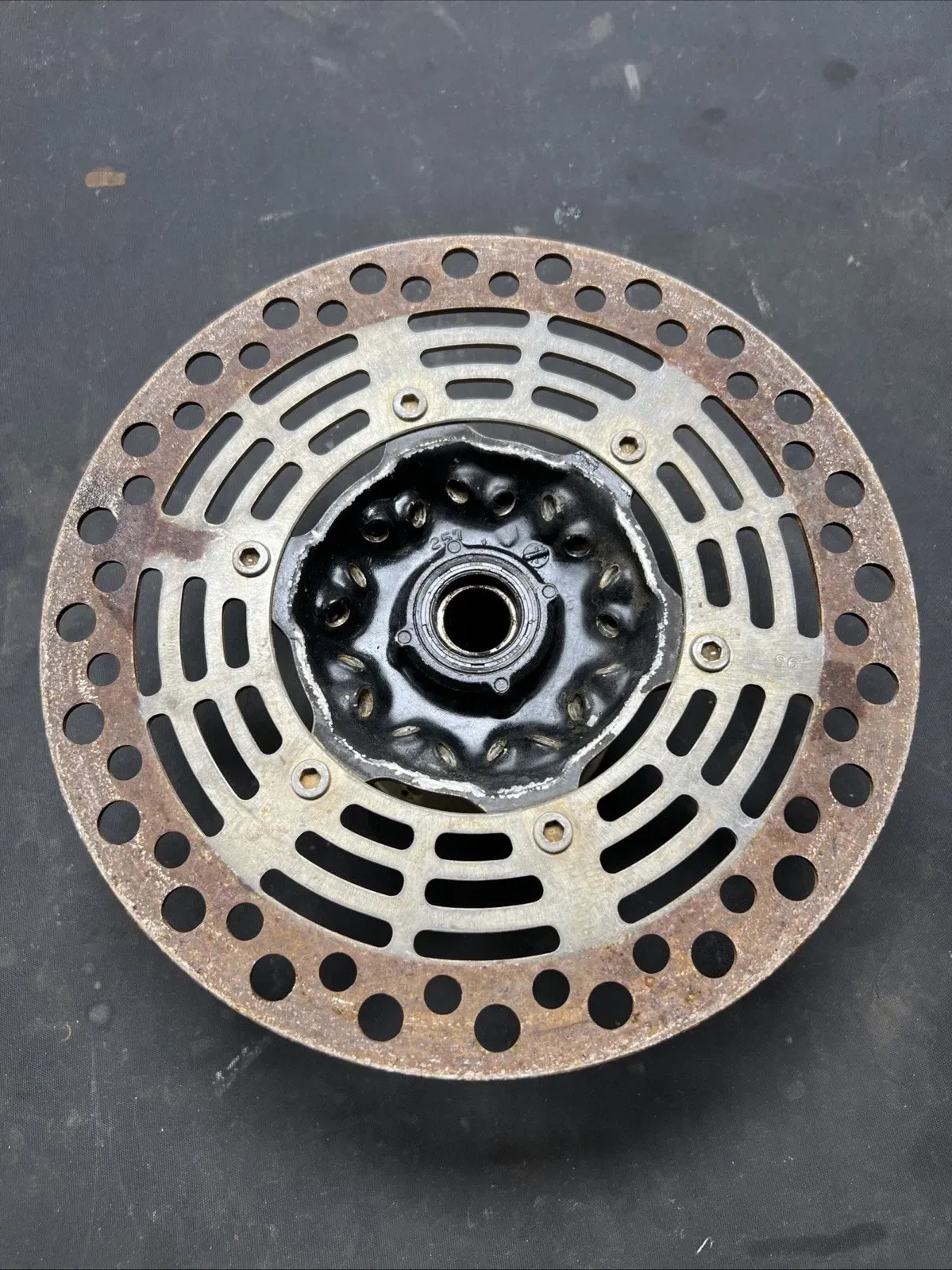 1999 Suzuki RM250 Hub Front Wheel Hub Assembly 2