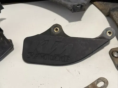 1999 ktm 640 lc4 chain slider guard
