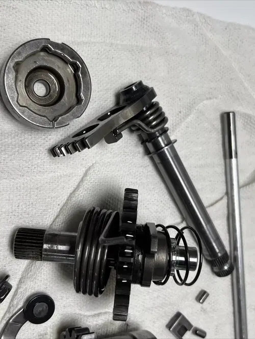 2001 suzuki rm125 Miscellaneous Engine Crankcase Parts /shift Shaft / Kick Start