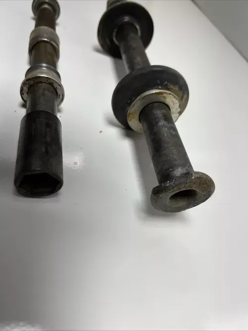 2003 Yamaha Yz125 Front Rear Axle Bolt / Wheel Axle Bolt
