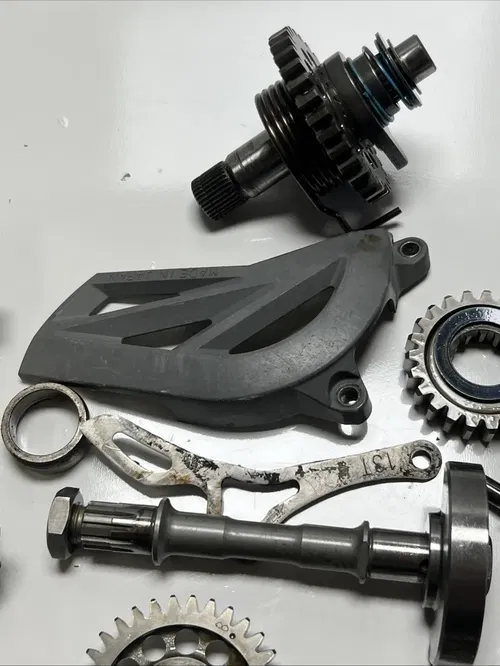 2007 yamaha yz450f Miscellaneous Engine Case Parts / Lower End/kick Start/gears