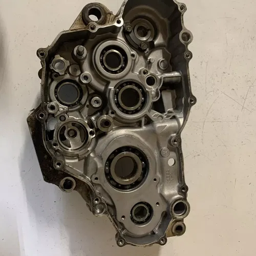 2000 Yamaha YZ426F YZ 426 OEM RIGHT ENGINE MOTOR CRANKCASE CASE CASES