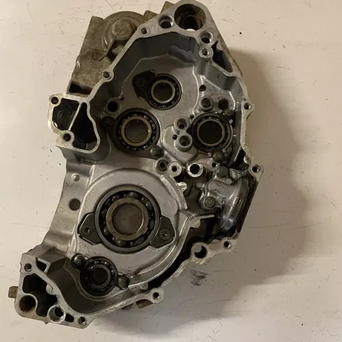 2000 Yamaha YZ426F YZ 426 OEM RIGHT ENGINE MOTOR CRANKCASE CASE CASES