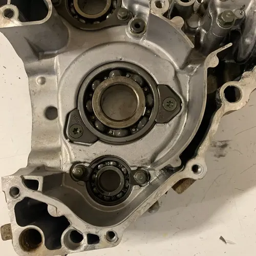 2000 Yamaha YZ426F YZ 426 OEM RIGHT ENGINE MOTOR CRANKCASE CASE CASES