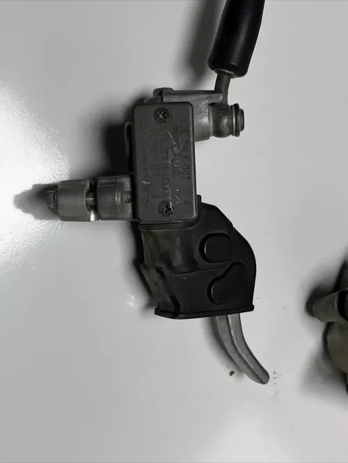 2006 suzuki rm250 Front Brake Caliper/hose/master