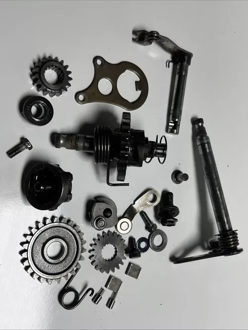 1999 Honda Cr80r Miscellaneous Engine Case Parts / Shift Shaft/kick Start Gear