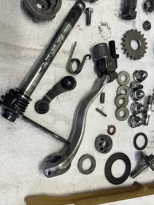 2006 honda crf250r Miscellaneous Engine Case Parts 3