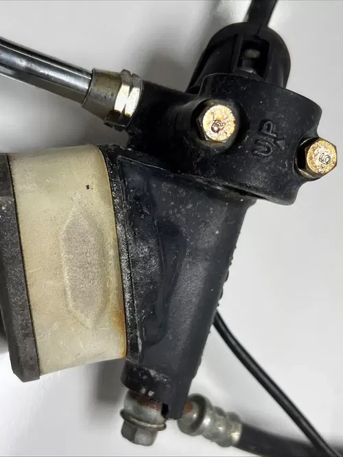 1981 yamaha 850 special Front Brake Master Cylinder / Brake Hose Lever