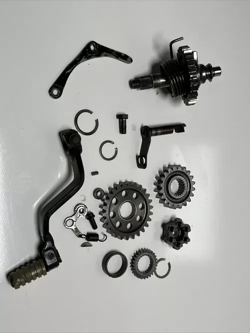 1994 kawasaki kx250 Engine Case Parts/kick Start/shift Shaft/gear