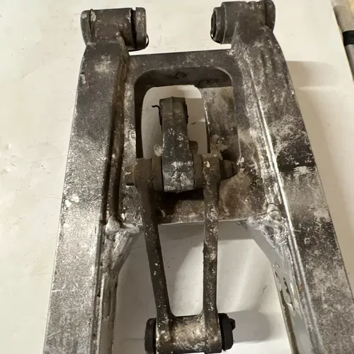 1984 honda cr125r swingarm shock link
