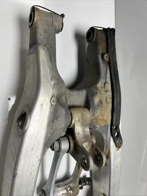 2007 yamaha yz450f Swingarm/ Rear Shock Linkage Link / Swingarm Oem