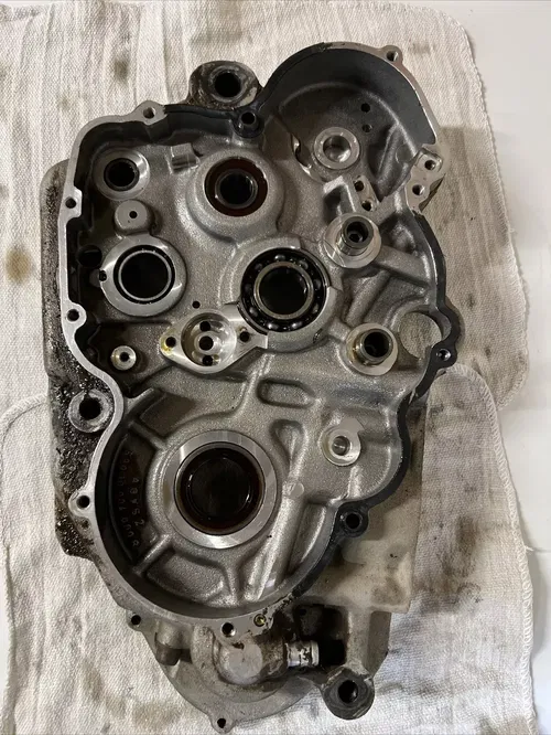 2001 ktm 400 exc right engine case crankcase
