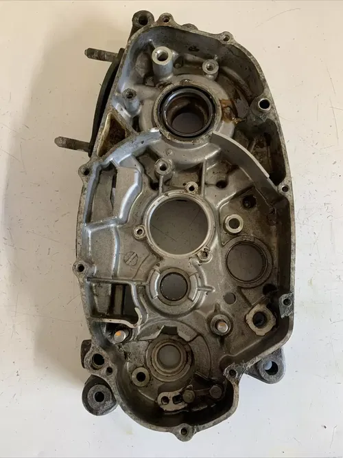 1977 yamaha yz400 right engine case crankcase