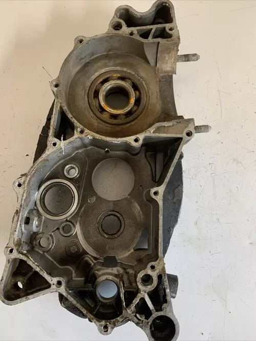 1977 yamaha yz400 right engine case crankcase