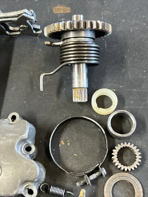 2004 Kawasaki Kx85 Miscellaneous Engine Crankcase Parts /kick Start/shft Shaft