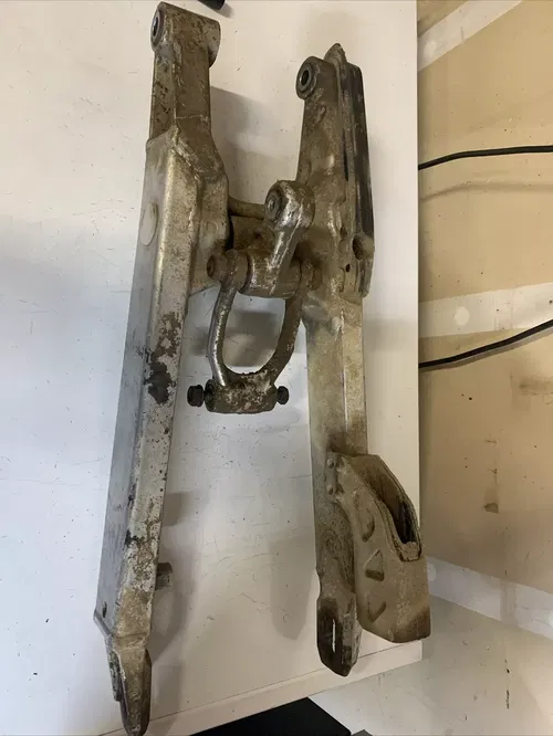 1997 ktm 250 sx swingarm and shock pivot