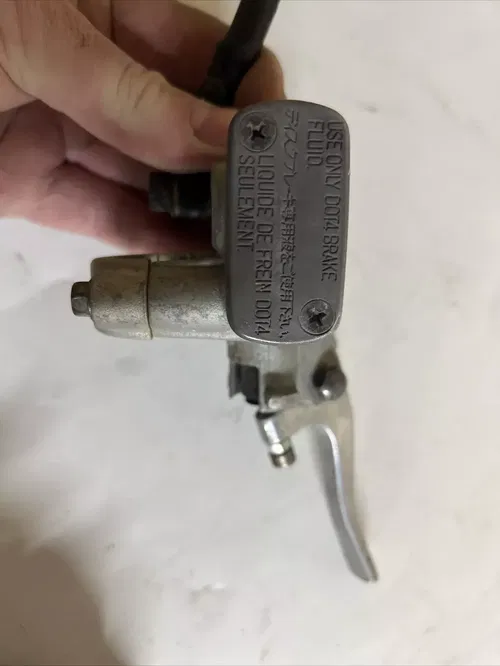 2000 Honda cr250r front brake caliper hose master