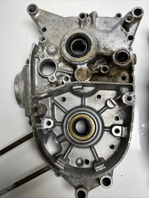 1981 Kawasaki Kd80m Engine Crankcases/ Left Right Case Cases