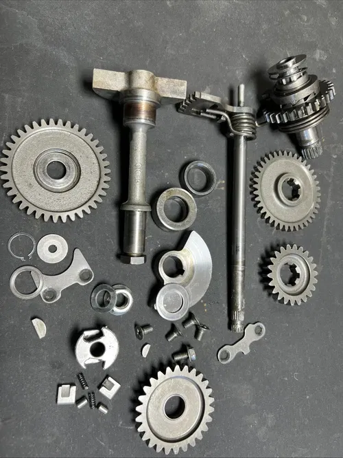 1988 suzuki lt250r Miscellaneous Engine Case Parts / Kick Start/ Shift Shaft