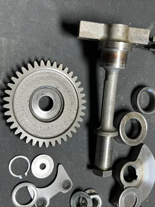 1988 suzuki lt250r Miscellaneous Engine Case Parts / Kick Start/ Shift Shaft