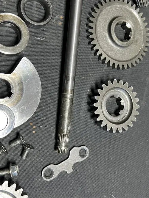 1988 suzuki lt250r Miscellaneous Engine Case Parts / Kick Start/ Shift Shaft