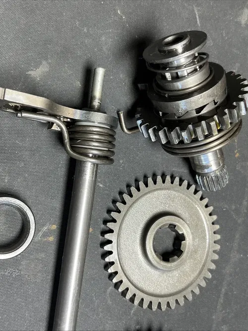 1988 suzuki lt250r Miscellaneous Engine Case Parts / Kick Start/ Shift Shaft