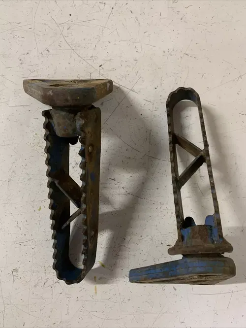 1988 Suzuki lt250r foot pegs