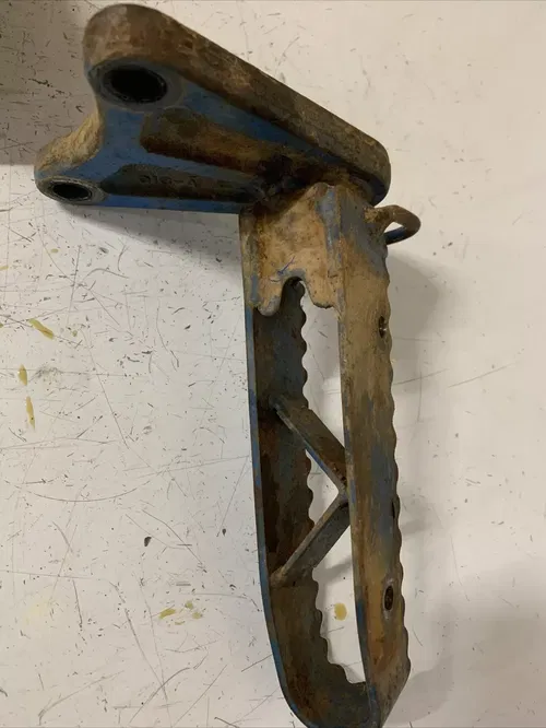 1988 Suzuki lt250r foot pegs