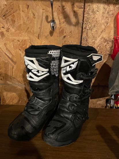 Fly maverik deals youth boots