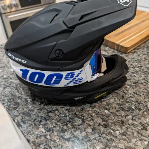 Shoei VFX EVO (Large, Matte Black)