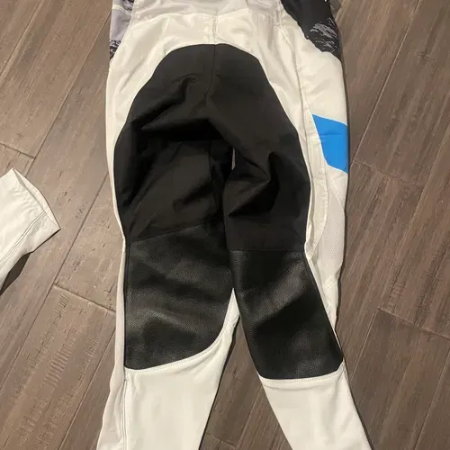Thor Vented Prime Pro Gear Combo SZ L
34 Pants. 