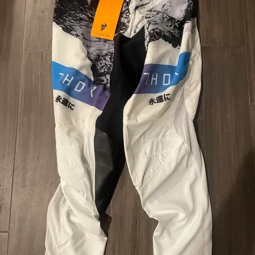 Thor Vented Prime Pro Gear Combo SZ L
34 Pants. 