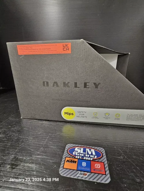OAKLEY ARO 3 ALL ROAD MEDIUM