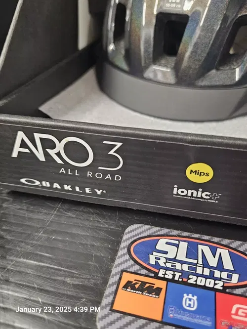 OAKLEY ARO 3 ALL ROAD MEDIUM