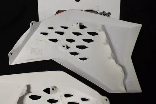 CUSTOM RADIATOR SHROUDS WITH PENTON DECALS 7730805000030A