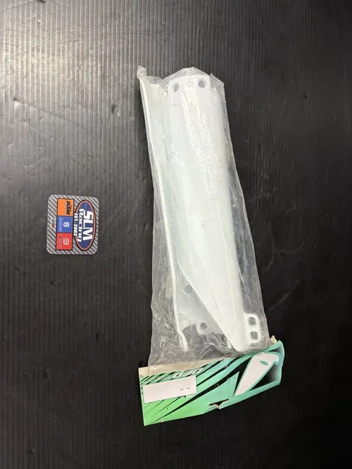 Honda CR125 98-07 UFO Wht Fork Guards