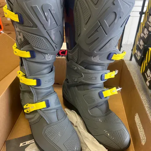 Husqvarna motorcycle clearance boots