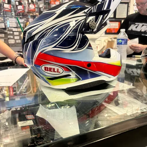 2023' Bell Moto 10 Tomac Edition 