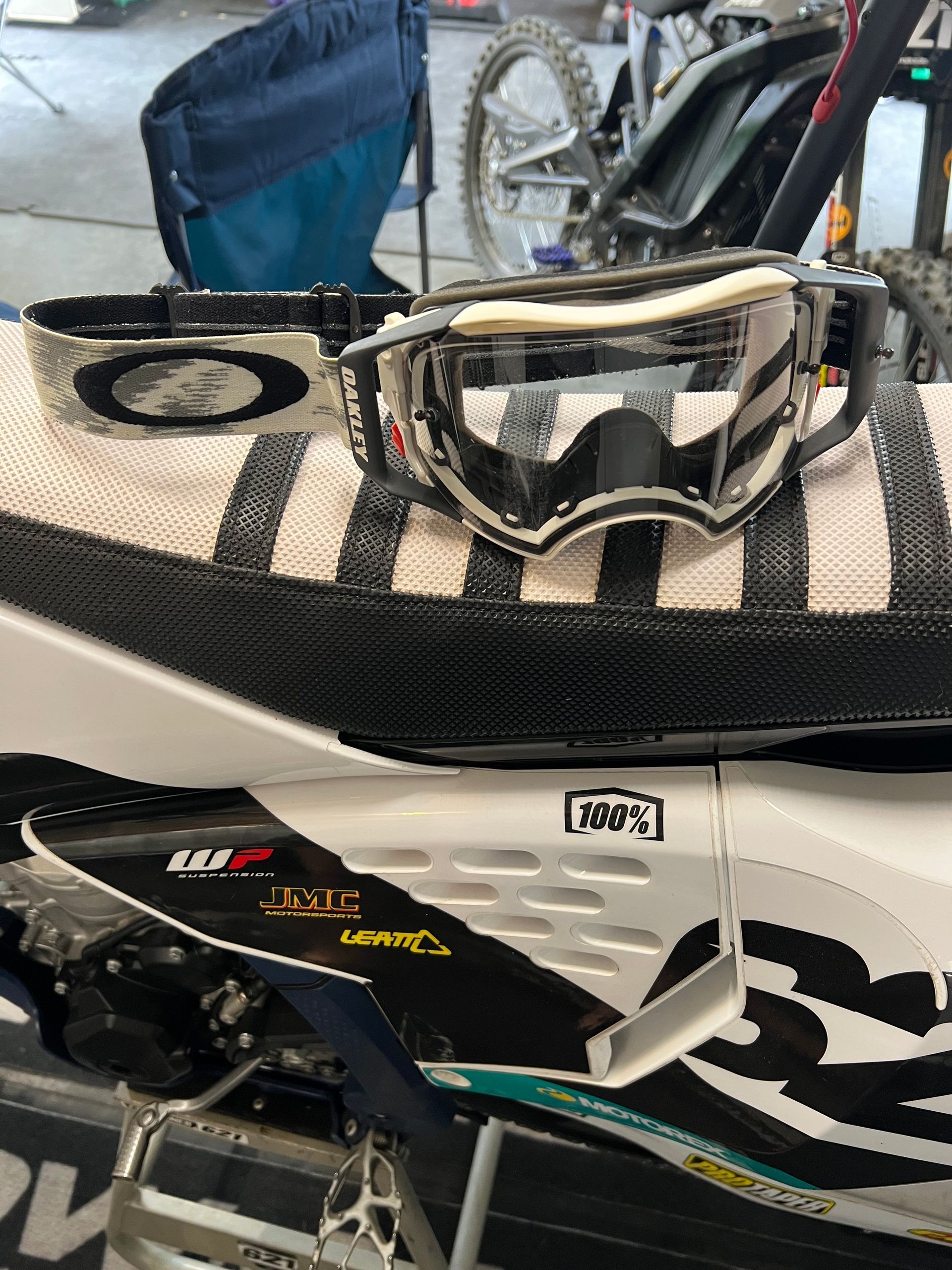 Oakley Air brake Goggle With Case 