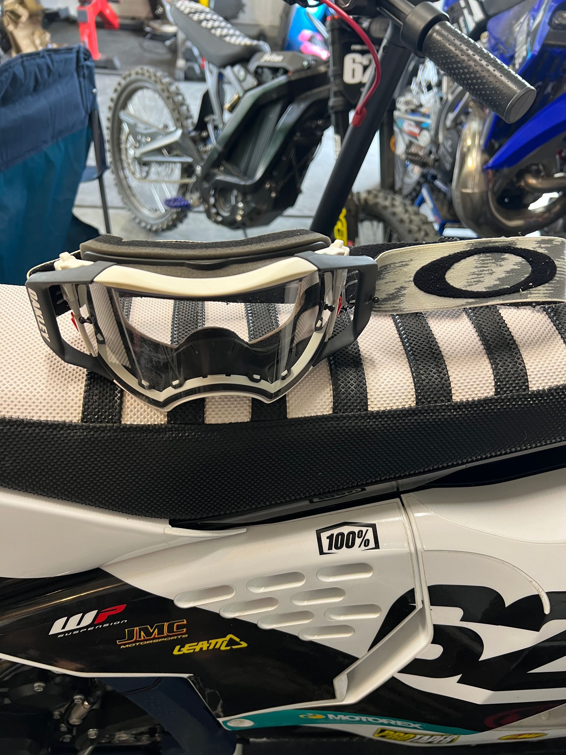 Oakley Air brake Goggle With Case 